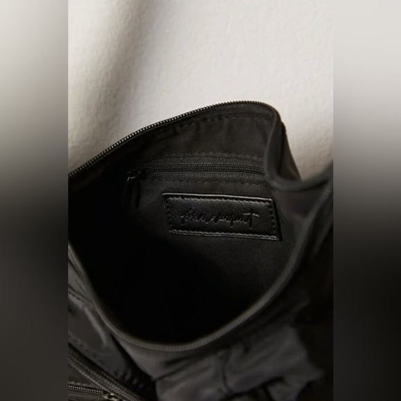 NWT Free People Sprinter Sling Bag in Black - Picture 4 of 4